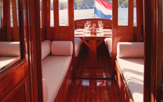 Saloonboat V