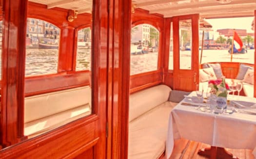 Saloonboat V