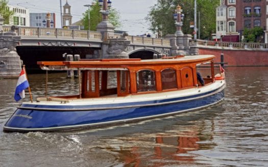 Saloonboat V