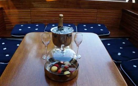 Saloonboat I